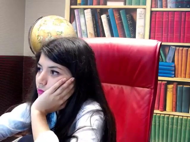 黑发大漂亮见有人打赏立马自慰掰穴表演