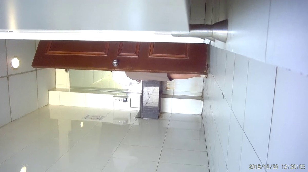 七月新流出原版电子厂 极品黄衣小美女看到了什么 露出这么惊讶的表情2