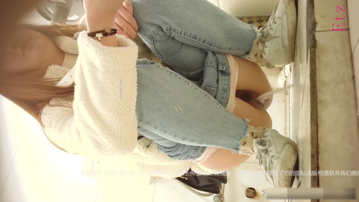 商场女厕全景偷拍【女神云集】都是极品白纱裙 JK裙漂亮女子7