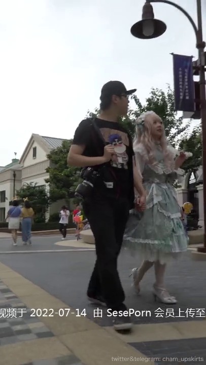 【CD精选】YZWCD系列16连发 商城、闹市街、展会抄底少妇、美女、学生妹 【YZWCD】YD029性感白丝lo裙小姐姐！透明草莓内露翘臀！