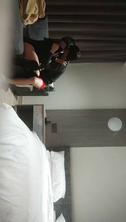 【無水印--超清新片速遞】2022.1.19，【开发探索】23岁刚毕业学生妹，一对极品水蜜桃大胸，打桩机体力过人