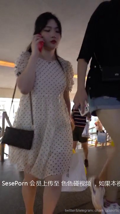 【精选CD】YZWCD系列6连发 可爱JK制服、绿裙大胸美女甚是显眼 翘臀配花窄内！YC214花连衣裙小姐姐！蕾丝边半透明白内前后CD！