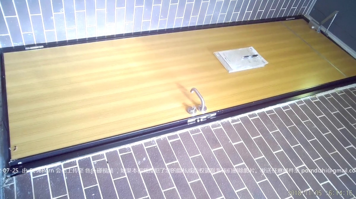 科技楼女厕蹲守多位漂亮的美女 被一个机灵小妹发现了5