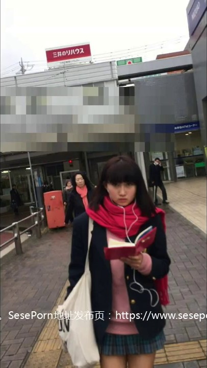 作死CD大神地铁商场先搭讪问路然后撩裙偸拍多位小姐姐裙底美少妇好多阴毛露出来(被妹子发现翻车)1 (3)_(new)