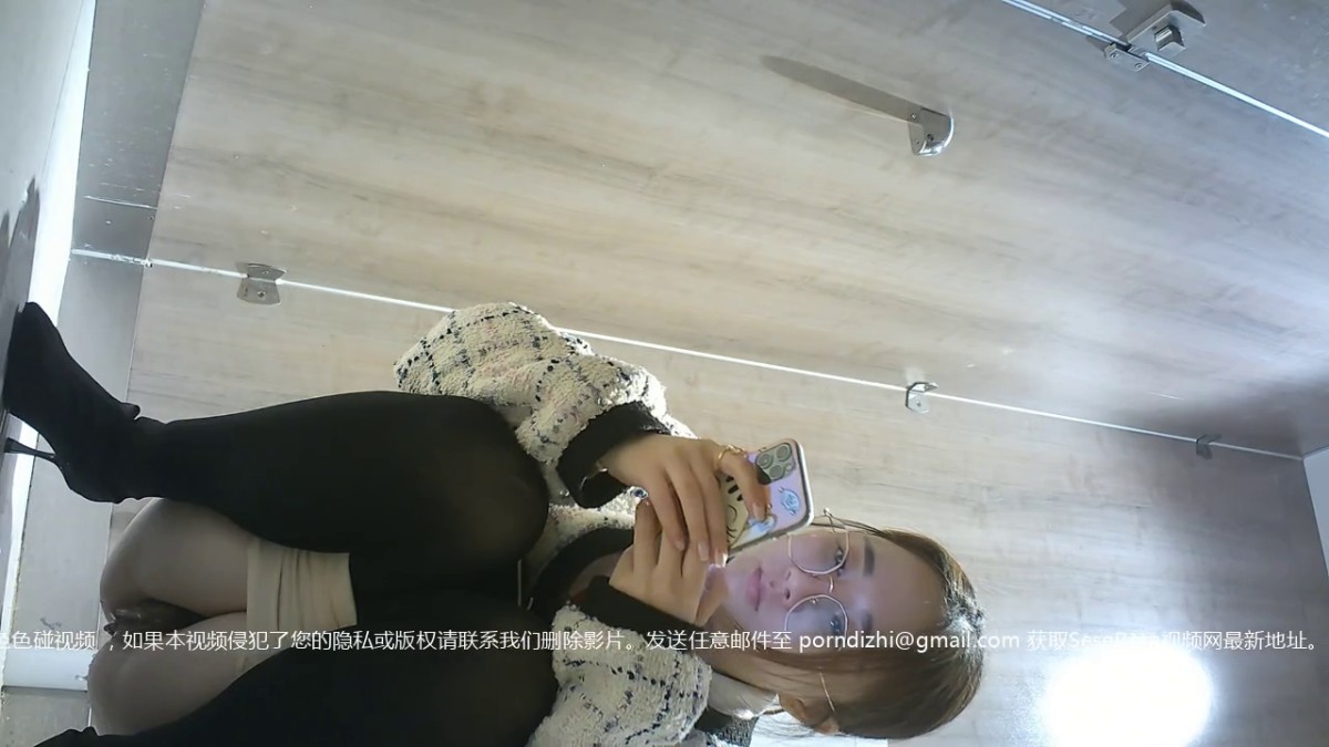 奶茶店女厕红裙黑丝优雅美少妇 八字毛下馒头穴像挤牙膏一样收缩