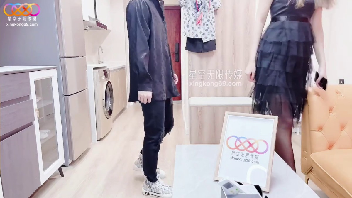 星空传媒约炮新作《寂寞空姐约炮高潮夜》空姐制服女神被操翻白眼 粉穴女神依涵 高清