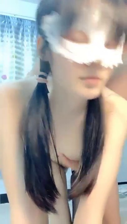 苗条身材双马尾面罩妹子双人啪啪 丝袜上位骑乘抽插拉着连个辫子后入 很是诱惑不要错过