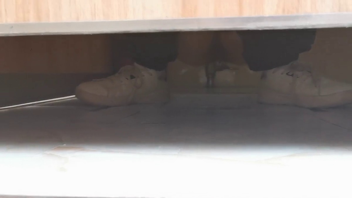 牛逼坑神购物商城蹲守女卫生间偸拍多位高颜值女神小姐姐大小便拍脸又拍逼原档4K画质2