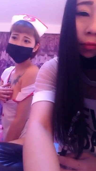 年轻风骚三姐妹轮流给狼友大尺度展示小穴 要是能和她们4p就太爽了