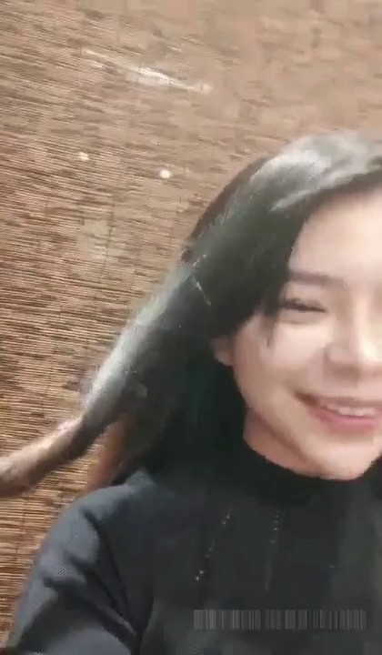 幼教老师小悦儿和闺蜜发廊剪发勾引了理发师回宿舍啪啪4P大战