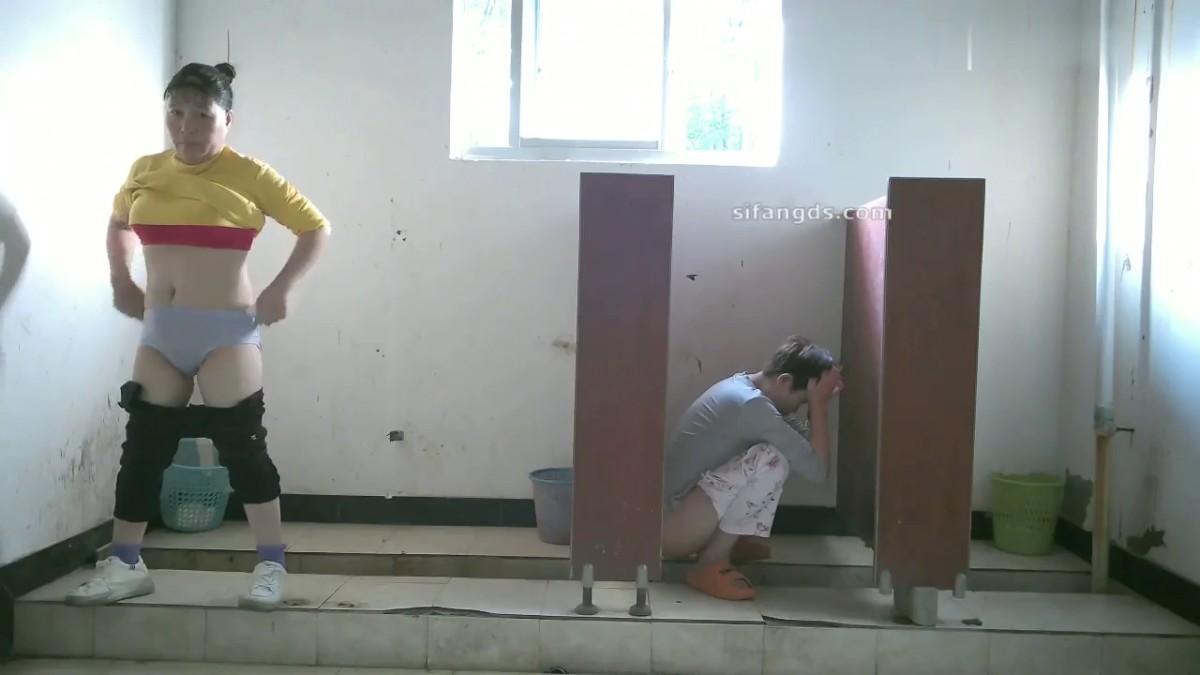 5月流出佼佼者全景廁拍❤️系列蘇州工業園電子廠女工宿舍女廁——升級全景 溝底雙視角偷拍3