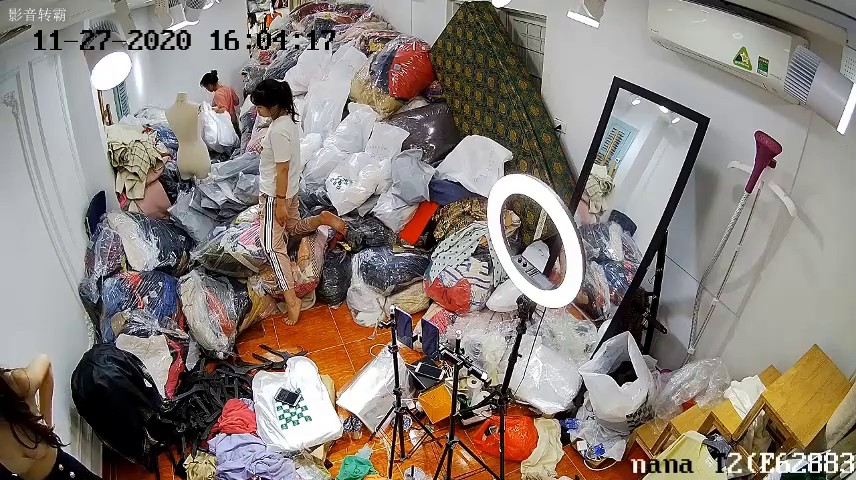 私房售价50元黑客破解摄像头 双摄像头记录美女直播带货卖-2