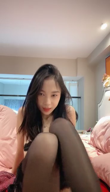 新东方女老师 -月月嗷-  极品小女神，森林浓密，旺盛的性瘾，把小男友榨干，内射抽搐