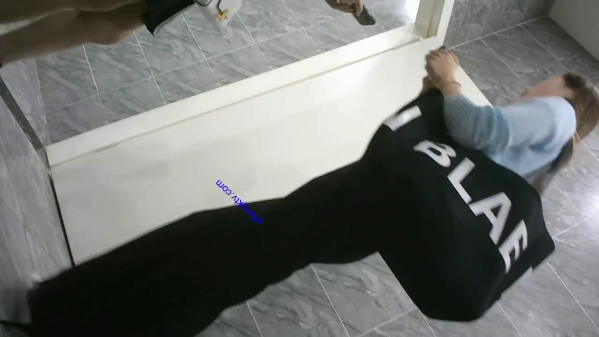 八月最新私房大神 隔墙有眼 原创厕拍 馒头肥穴勾魂黑丝透明内裤 (11)