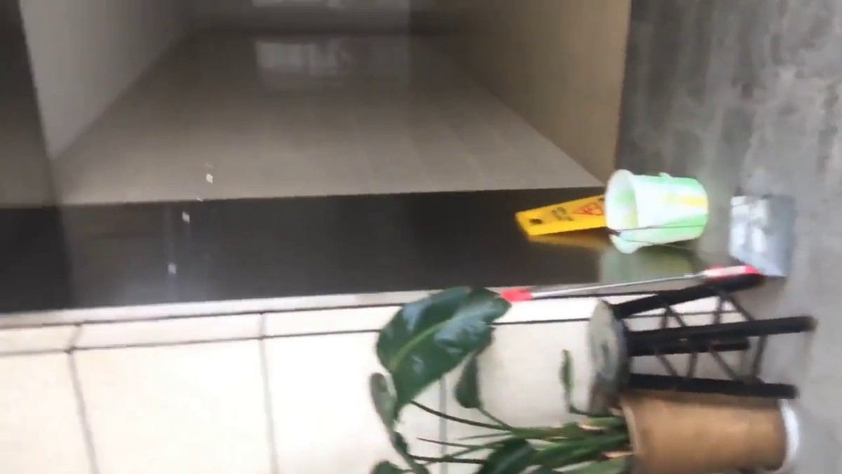 厕拍大神多地点女厕近距离偷拍多位美女嘘嘘9