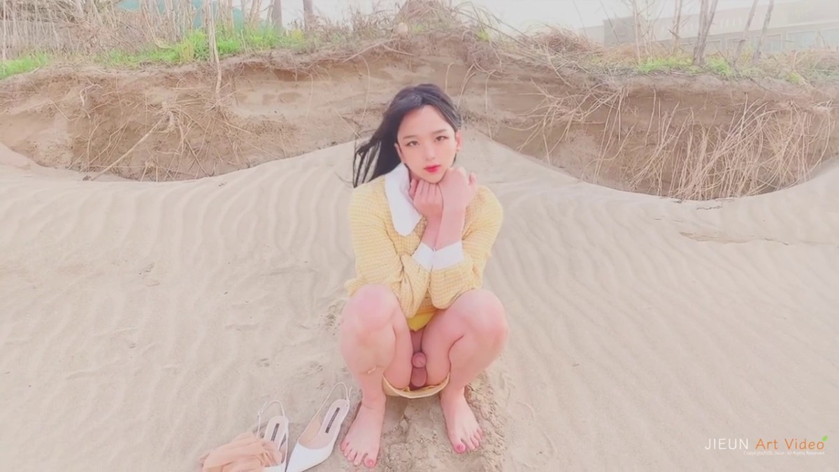 萝莉小妖Ts-Jieun ：海边依恋裙子，静若莲花，小调皮，褪下丝袜，露出可爱的小东西