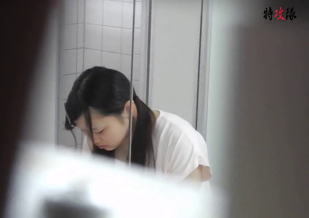 盗站新流【特攻队系列】坑神潜入大学校园女卫生间独守一个坑位连续偸拍多位漂亮大学生美眉方便