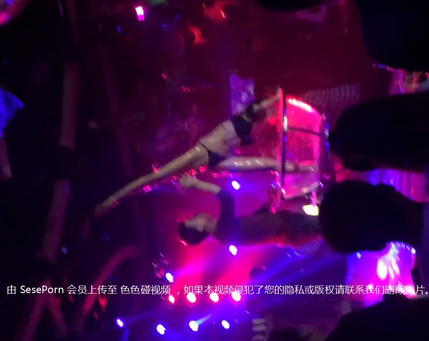 特殊渠道资源【绝顶钻石级别的泄密】多位极品骚货做爱自拍流出，那个被人老汉推车的健身妹子超级极品酒吧大尺度 模特儿