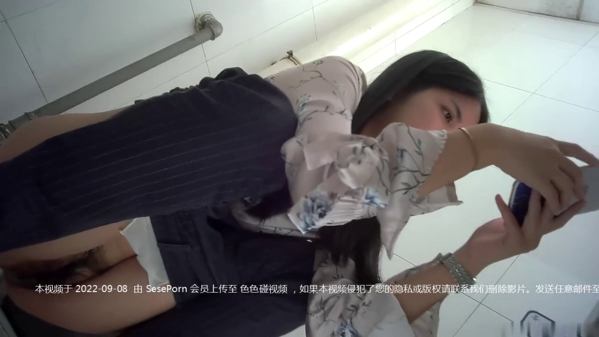 工业园偷拍极品身材的御姐 人美B更美