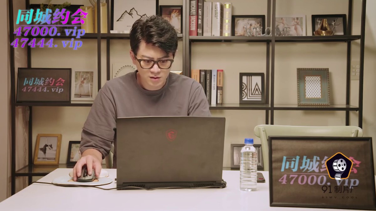 91YCM006 美少女陪我上班让我操▌金宝娜▌超享受边工作边肏穴 骑乘律动榨精太爽了 爆射艳欲胴体