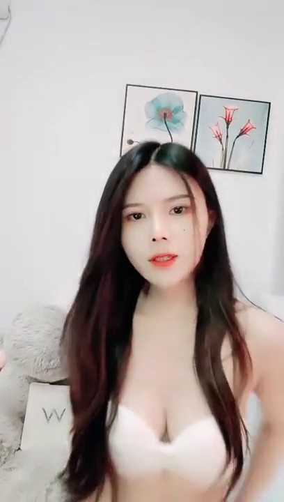 超美女神！美爆了~【小十七嗯】纯粉播 罕见全裸~1