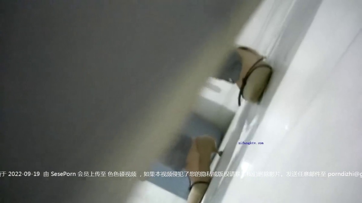 工业园蹲守附近诊所美女医生的小黑鲍