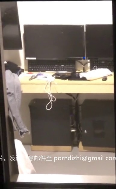 偷窥对面小夫妻日常 真开放窗帘都不拉 美女身材不错 拉着硬邦邦的鸡吧进房间要啪啪了