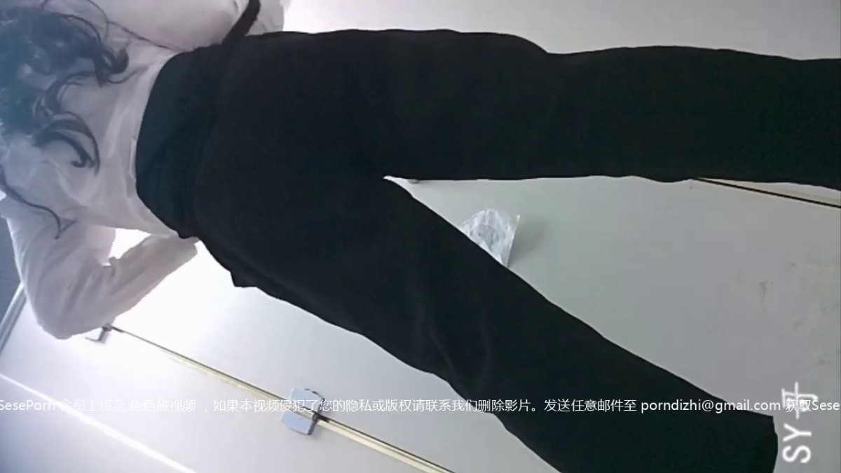 全景后拍烫发少妇雪白的屁屁 细长的逼缝 迷死人不偿命