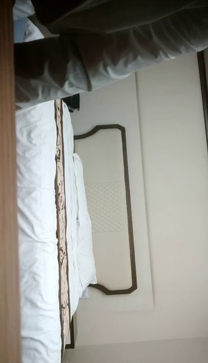 2022-9-24【大屌生无可恋丶】风衣纹身大奶妹，跪着舔弄大屌，扶腰后入爆插，骑乘位打桩机