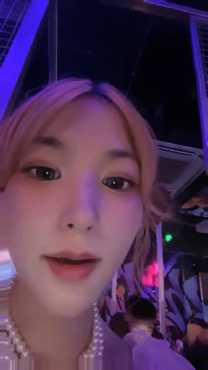 和几个舔狗线下见面，火锅店内开干，【乔宝快喷啊】，厕所大炮，酒吧和户外自慰喷水，真是胆大包天5