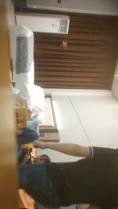 2022.9.26，【69口嗨哥】，约良家妹子，清秀可人，身材苗条，相拥而睡浓情蜜意，对白精彩泡良