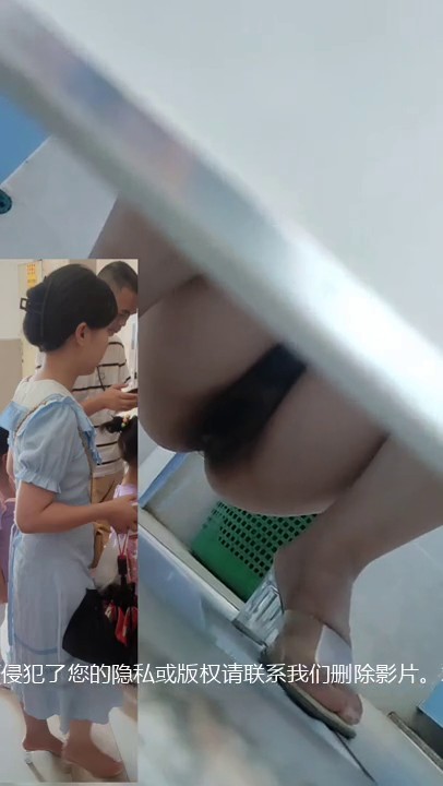 火锅店wc蹲守3个美女