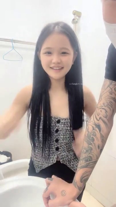 哇！这个嫩炸了啊~【04小萝莉】童颜美乳~皮都撸破了~！04小萝莉_2022年10月6日5时41分51秒