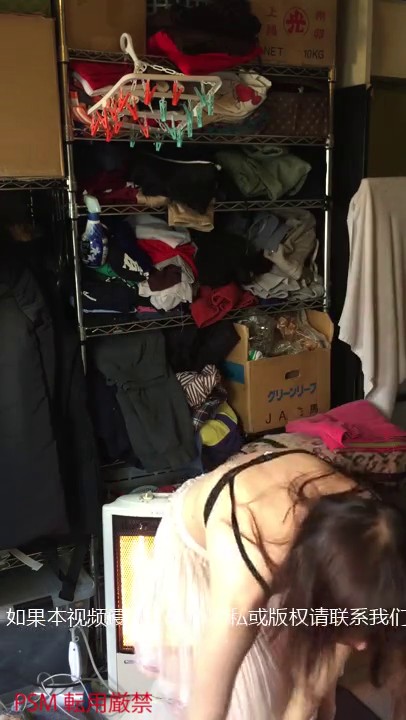 【精品TP】外站盗摄流出 偷窥美女们换衣 多个场景隐藏摄像头拍摄-1 (2)