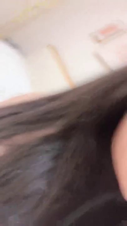 【京鱼儿】19岁童颜巨乳情趣黑丝 跳蛋自慰 爆流白浆 喷水1