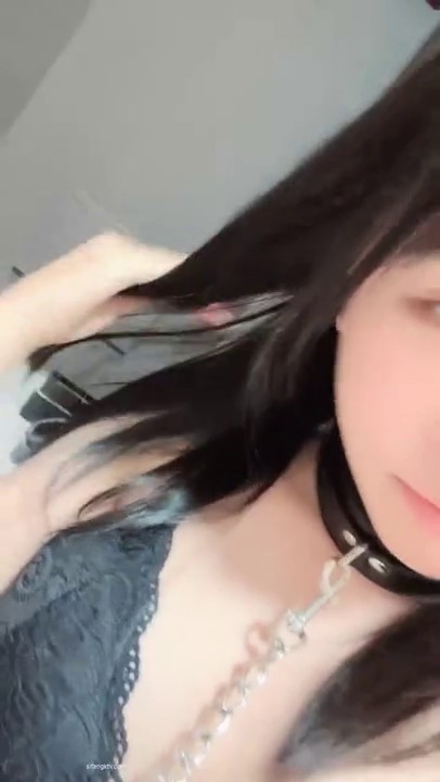 【京鱼儿】19岁童颜巨乳情趣黑丝 跳蛋自慰 爆流白浆 喷水！1.