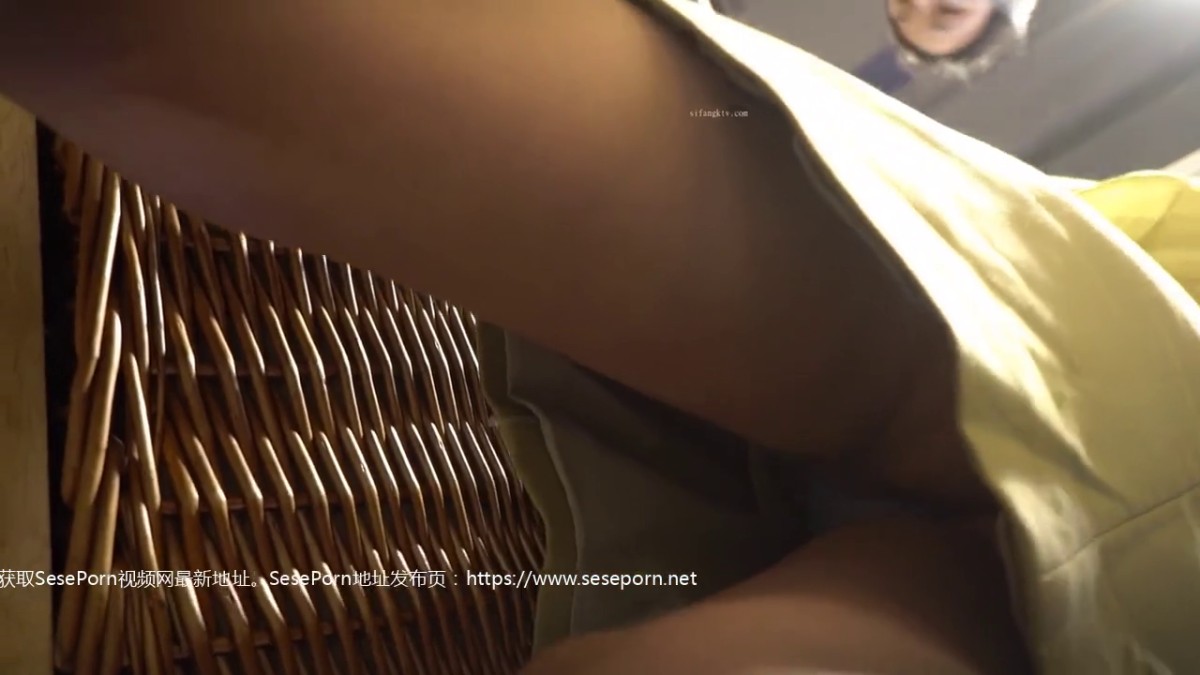 女神级别清一色的气质小姐姐！商场贴身4K抄底多位美少女前后抄不是骚T内就是透明内毛都看见3