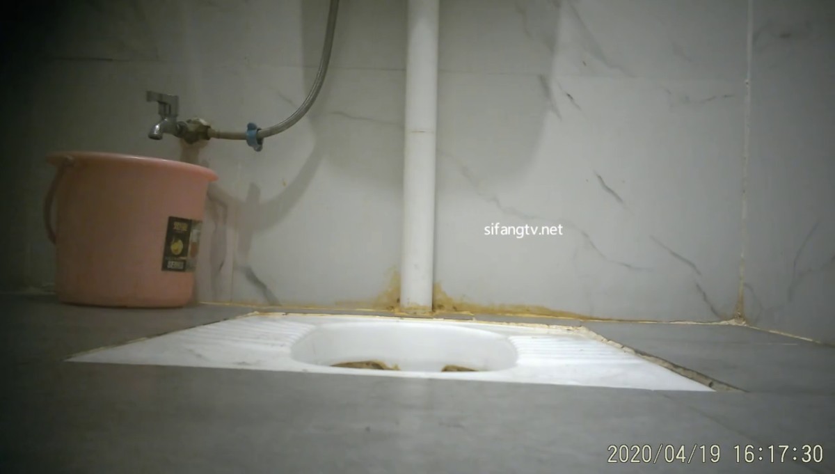 极刁钻固定镜头TP 年轻美女嘘嘘 高清特写粉嫩鲍鱼-1 (19)