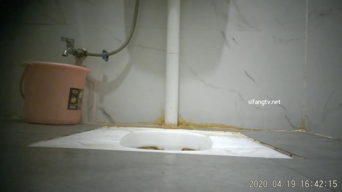 极刁钻固定镜头TP 年轻美女嘘嘘 高清特写粉嫩鲍鱼-1 (6)