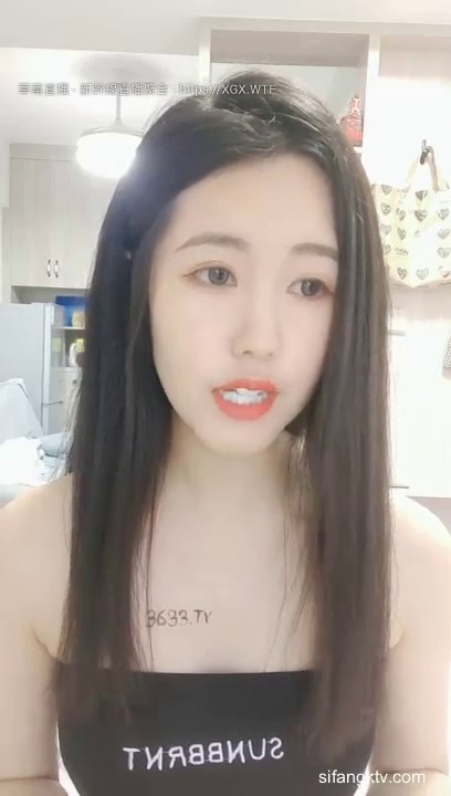 牛仔包裹喷然心动【阿沁】超棒的颜值+完美的身材+美白肌肤！1