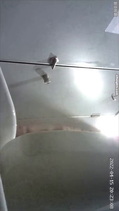 十月新流出商场座厕近距离 偷拍几个气质怕脏美女撅起屁股尿尿第3季