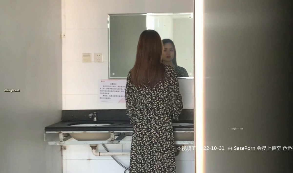 【精品厕拍】魔手外购CP女神 前后景系列 极品无毛B，丰满大馒头，床上极品-11