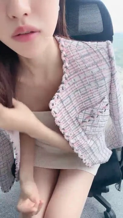 推荐！重庆某集团公司白领~【小兔丫丫】公司厕所发骚~！