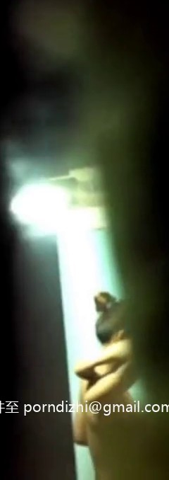 洞中偷窥隔壁漂亮小姐姐洗完香香出来换衣服 身材真好 大奶子 逼毛浓密 第二天洞弄大点就更清楚了