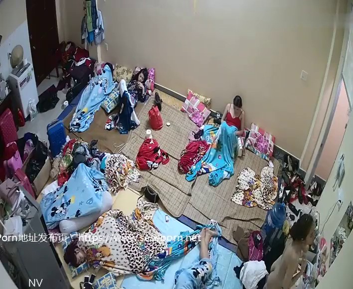 黑客破解 按摩美容院夜总会小姐宿舍监控偷拍私密生活日常更衣-1