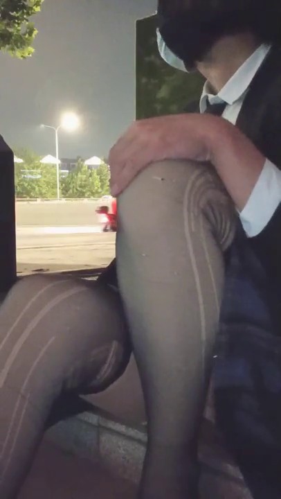 CD聆风 你是真牛逼，路人车辆络绎不绝，你坐着狂撸射不停