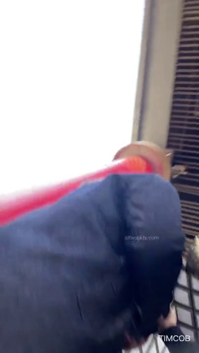 漂亮小姐姐较多的服饰店步行街4K抄底好多嫩妹亮点多多透明内丁字内尿黄内带血内骆驼齿内眼花缭乱 (11)