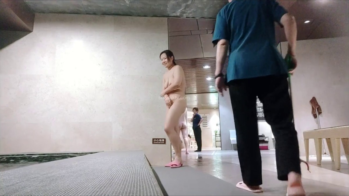 【精品TP】十一月最新重磅稀缺176RMB作品  国内洗浴偷拍各种极品身材女神级别美女泡澡、淋浴 超级喷血-温泉2