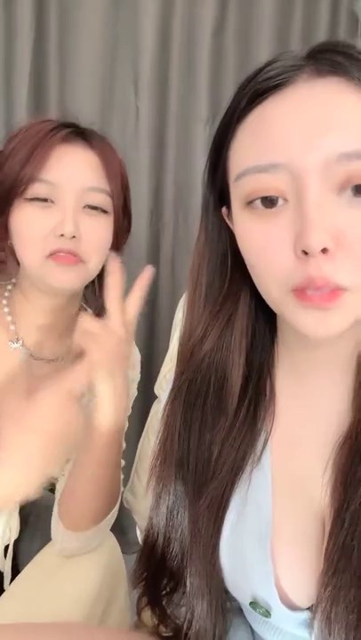 新人！双美女下海~奶子超大~【小蜜桃桃桃桃】白浆直流！_2022年11月8日23时49分52秒