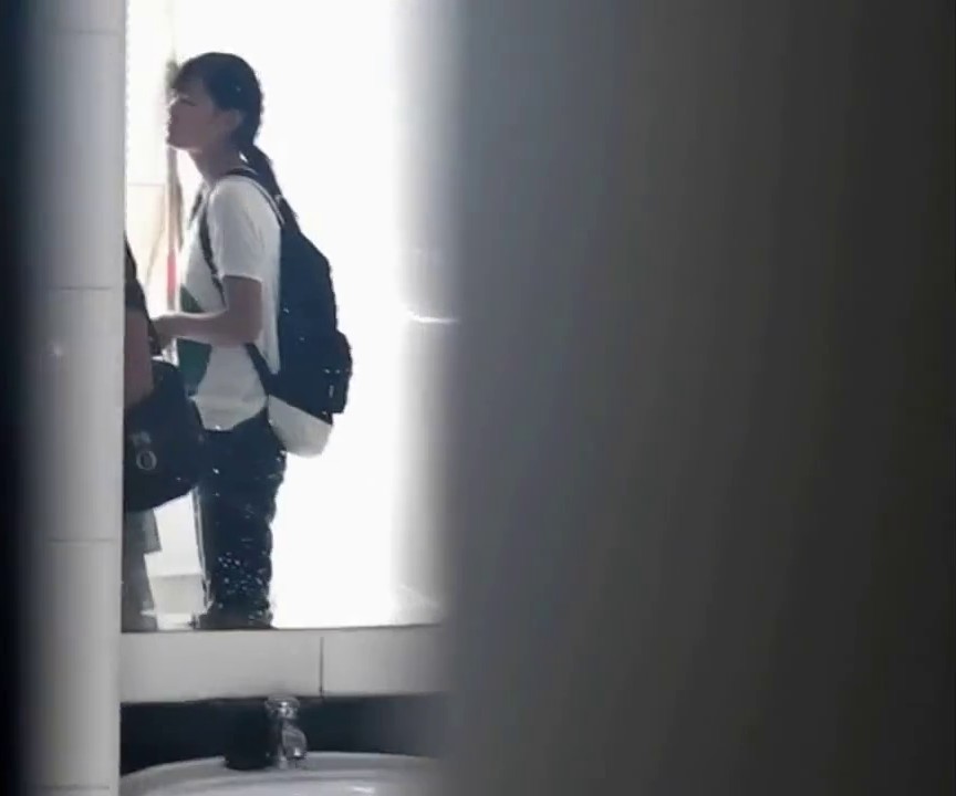 爆摄队经典国内名门学院，看看有钱人家的小女孩的BB有什么不一样^_^（第三期）